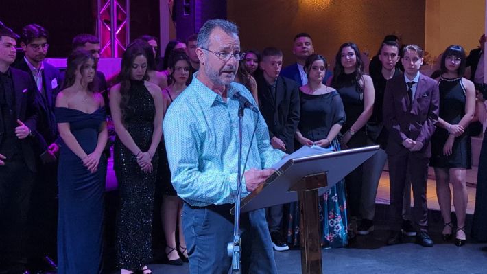 PXL_20251206_210154452