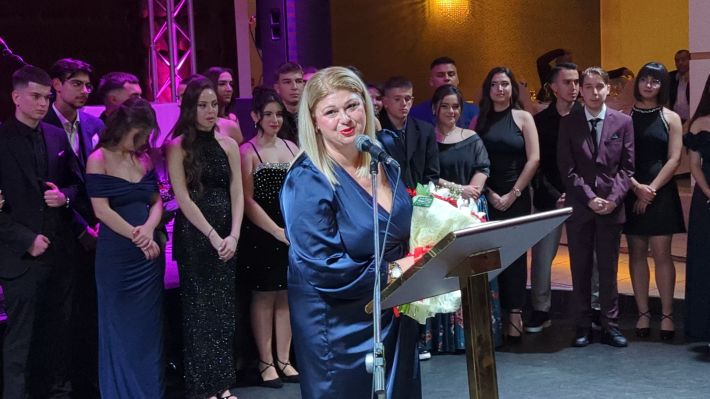 PXL_20251206_210357296