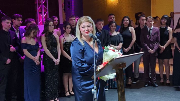 PXL_20251206_210357858