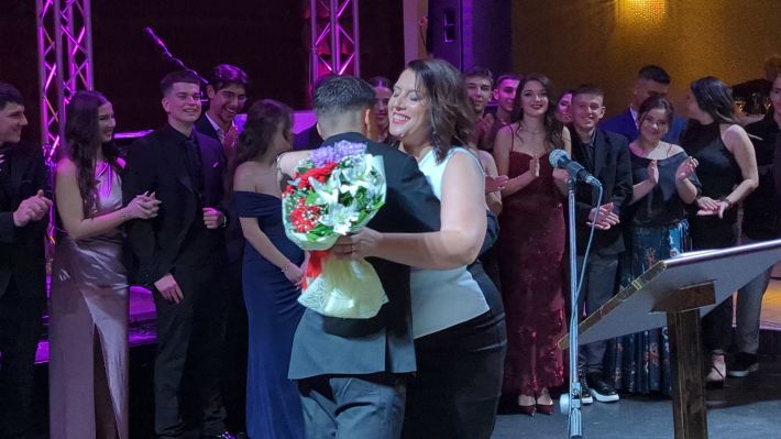 PXL_20251206_210410968