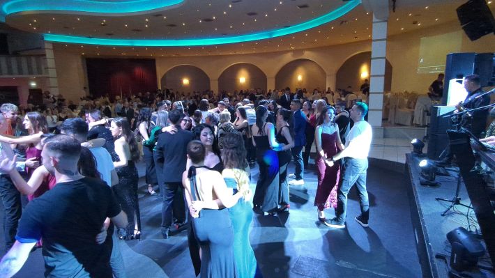 PXL_20251206_212006956