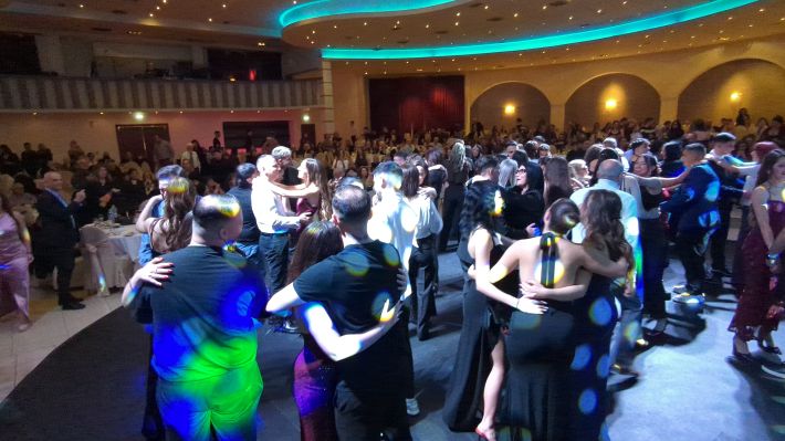 PXL_20251206_212015279