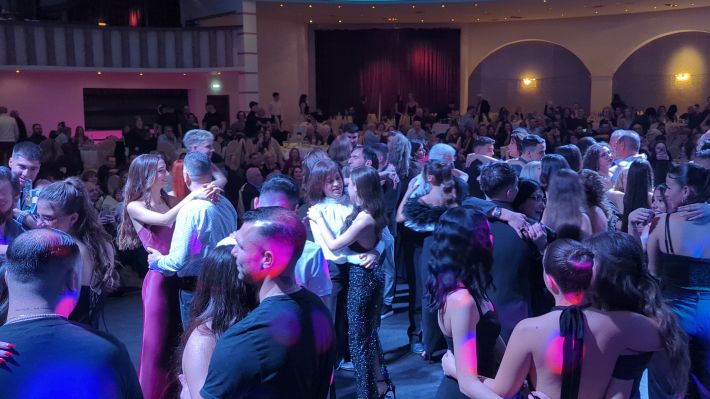 PXL_20251206_212045172