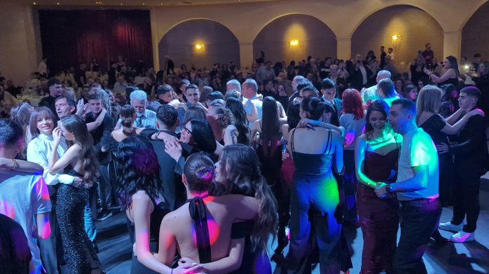 PXL_20251206_212049379