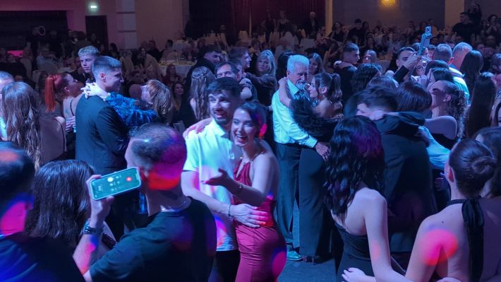 PXL_20251206_212132693