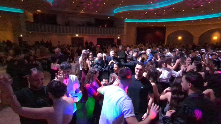 PXL_20251206_212243781