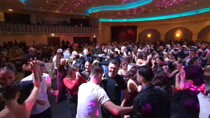 PXL_20251206_212244412