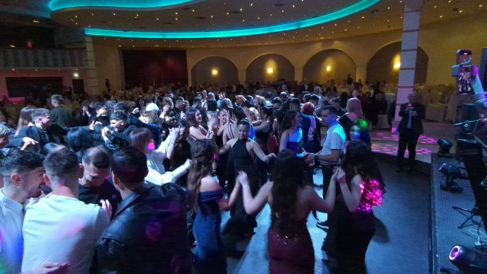 PXL_20251206_212247144