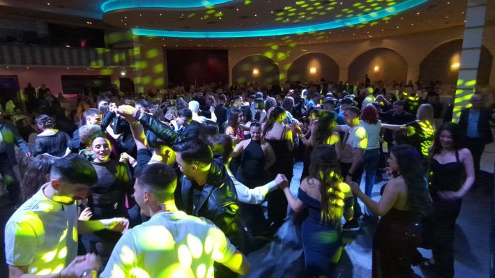 PXL_20251206_212248978