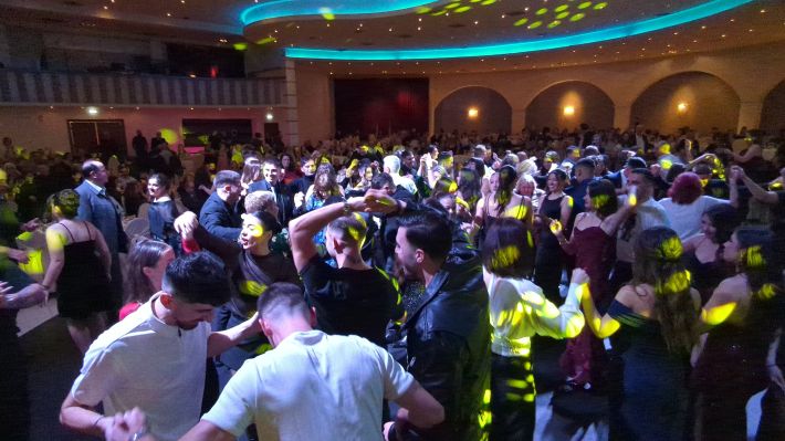 PXL_20251206_212250111