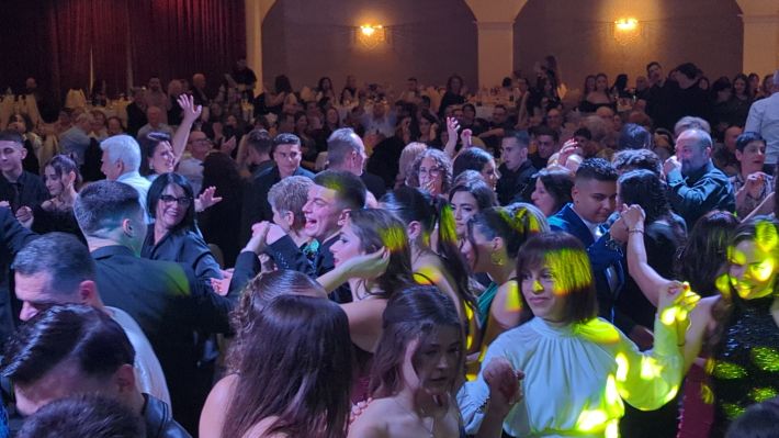 PXL_20251206_212303690