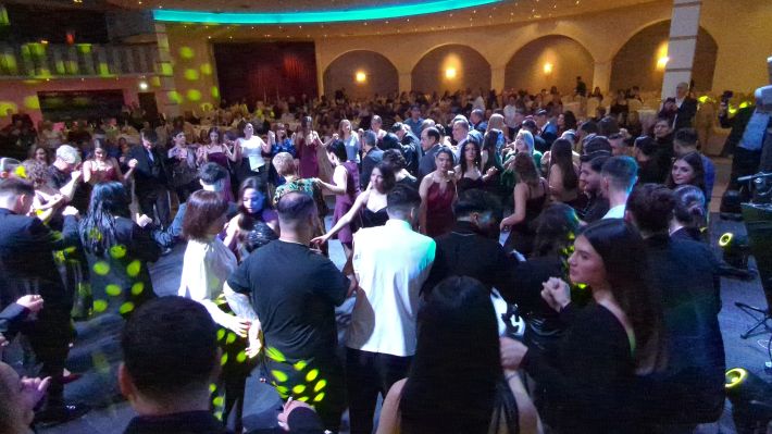 PXL_20251206_212343398