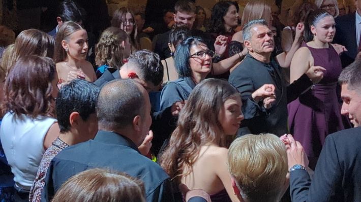 PXL_20251206_212411125