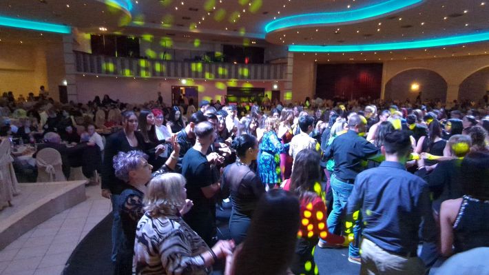 PXL_20251206_212721184