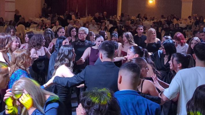 PXL_20251206_212830108