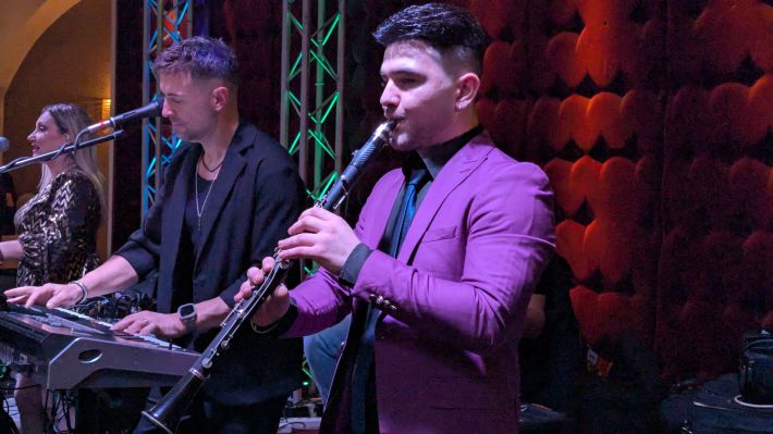 PXL_20251206_213746500