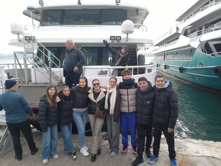 aa5f383a-6d41-49d7-aa25-8605397a1358