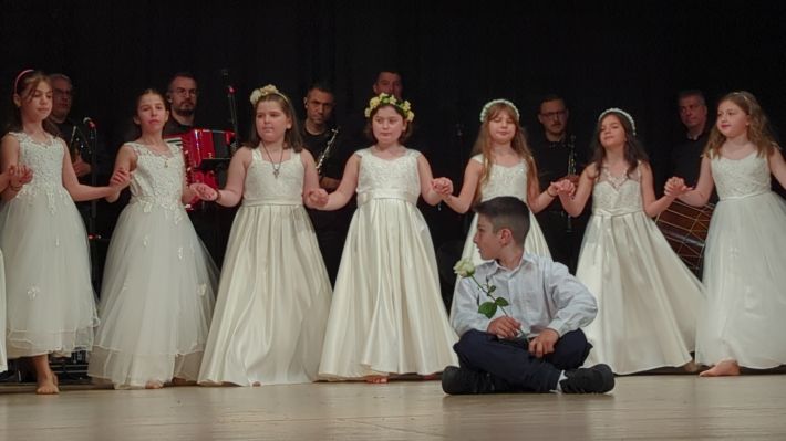 PXL_20260415_182903370