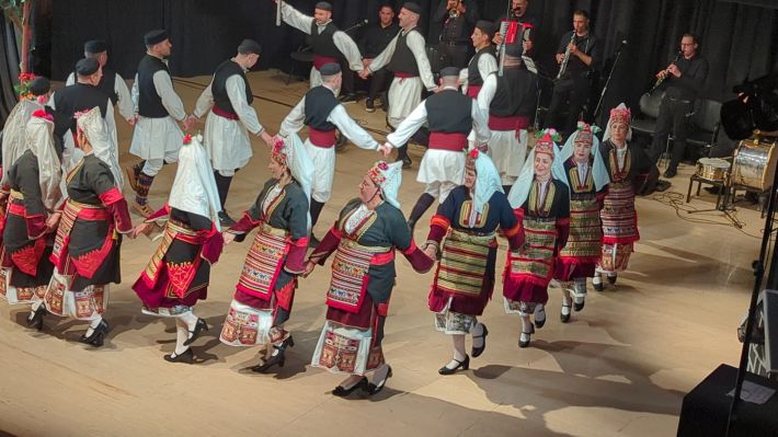 PXL_20260415_193710392