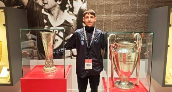 &Sigma;&tau;&eta;&nu; &Omicron;&lambda;&lambda;&alpha;&nu;&delta;ί&alpha; &gamma;&iota;&alpha; &delta;&omicron;&kappa;&iota;&mu;&alpha;&sigma;&tau;&iota;&kappa;ά &tau;&eta;&sigmaf; PSV EINDHOVEN &omicron; &Theta;&alpha;&nu;ά&sigma;&eta;&sigmaf; &Tau;&sigma;&alpha;&rho;&tau;&sigma;&alpha;&rho;ή&sigmaf; &tau;&omega;&nu; &Tau;&Eta;&Lambda;&Epsilon;&Mu;&Alpha;&Chi;&Omega;&Nu; &Alpha;&Lambda;&Epsilon;&Xi;&Alpha;&Nu;&Delta;&Rho;&Epsilon;&Iota;&Alpha;&Sigma;