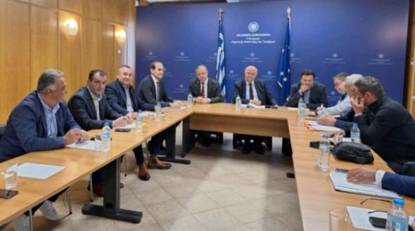 Συνάντηση για τον παγετό και τα παραμορφωμένα ροδάκινα με με αγρότες Hμαθίας και Πέλλας στο ΥπΑΑΤ