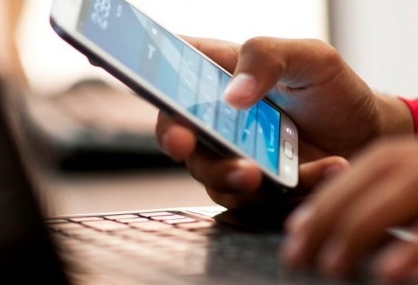 &Pi;&rho;&omicron;&sigma;&omicron;&chi;ή: &Kappa;&omicron;&mu;&pi;ί&nu;&alpha; &mu;&epsilon; &tau;&eta;&lambda;&epsilon;&phi;&omega;&nu;&iota;&kappa;έ&sigmaf; &kappa;&lambda;ή&sigma;&epsilon;&iota;&sigmaf; &alpha;&pi;ό &alpha;&upsilon;&tau;ό&nu; &tau;&omicron;&nu; &sigma;&upsilon;&gamma;&kappa;&epsilon;&kappa;&rho;&iota;&mu;έ&nu;&omicron; &alpha;&rho;&iota;&theta;&mu;ό