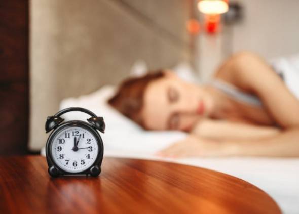 Ώ&rho;&epsilon;&sigmaf; &kappa;&omicron;&iota;&nu;ή&sigmaf; &eta;&sigma;&upsilon;&chi;ί&alpha;&sigmaf;: T&iota; &alpha;&pi;&alpha;&gamma;&omicron;&rho;&epsilon;ύ&epsilon;&tau;&alpha;&iota; &sigma;&tau;&eta; &delta;&iota;ά&rho;&kappa;&epsilon;&iota;ά &tau;&omicron;&upsilon;&sigmaf;