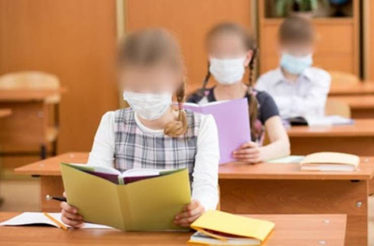 Σχολεία: Ανοίγουν κανονικά με πλήρη σύνθεση και με μάσκες προστασίας