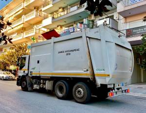 Συνεχίζεται κανονικά χάρη στις προσπάθειες του προσωπικού του Δήμου Αλεξάνδρειας, η αποκομιδή των απορριμμάτων