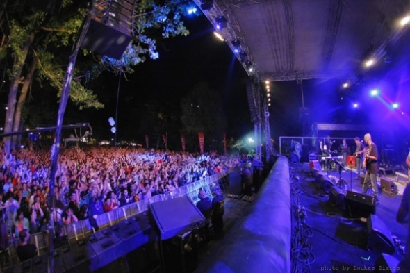 &Epsilon;ί&nu;&alpha;&iota; &tau;&rho;&epsilon;&lambda;ό&sigmaf; &omicron; &Kappa;&alpha;&sigma;&tau;&omicron;&rho;&iota;&alpha;&nu;ό&sigmaf;!!! &Alpha;&nu;έ&beta;&eta;&kappa;&epsilon; &sigma;&tau;&eta;&nu; &sigma;&kappa;&eta;&nu;ή &tau;&omicron;&upsilon; 38o River Party &gamma;&iota;&alpha; &nu;&alpha; &kappa;ά&nu;&epsilon;&iota; &pi;&rho;ό&tau;&alpha;&sigma;&eta; &gamma;ά&mu;&omicron;&upsilon;