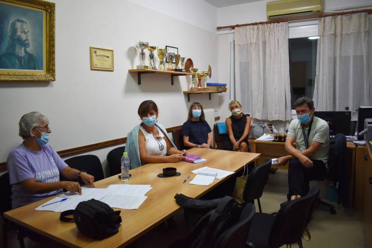 &Epsilon;&pi;&alpha;&phi;έ&sigmaf; &tau;&eta;&sigmaf; &Phi;&rho;ό&sigma;&omega;&sigmaf; &Kappa;&alpha;&rho;&alpha;&sigma;&alpha;&rho;&lambda;ί&delta;&omicron;&upsilon; &mu;&epsilon; &gamma;&omicron;&nu;&epsilon;ί&sigmaf; &kappa;&alpha;&iota; &epsilon;&kappa;&pi;&alpha;&iota;&delta;&epsilon;&upsilon;&tau;&iota;&kappa;&omicron;ύ&sigmaf;: "&Epsilon;&lambda;&lambda;&iota;&pi;ή &tau;&alpha; &mu;έ&tau;&rho;&alpha; &pi;&rho;&omicron;&sigma;&tau;&alpha;&sigma;ί&alpha;&sigmaf; &sigma;&tau;&alpha; &sigma;&chi;&omicron;&lambda;&epsilon;ί&alpha;"