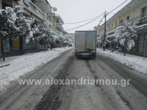 Έκτακτες κυκλοφοριακές ρυθμίσεις στο νομό Ημαθίας λόγω του χιονιά