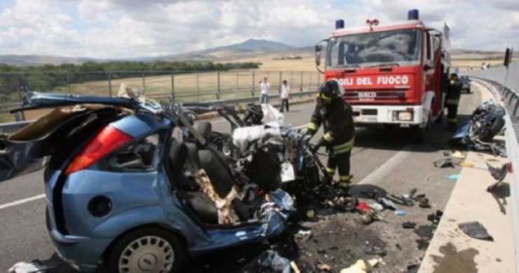 Εννέα στα δέκα τροχαία προκαλούνται από απόσπαση προσοχής, κούραση, στεναχώρια