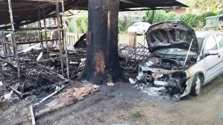 Κάηκαν τροχόσπιτο και αυτοκίνητο σε κάμπινγκ στον Πλαταμώνα (φωτο)
