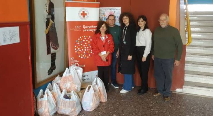 &Tau;&omicron; 4&omicron; &Delta;&eta;&mu;&omicron;&tau;&iota;&kappa;ό &Sigma;&chi;&omicron;&lambda;&epsilon;ί&omicron; &Alpha;&lambda;&epsilon;&xi;ά&nu;&delta;&rho;&epsilon;&iota;&alpha;&sigmaf; &sigma;&tau;&omicron; &pi;&lambda;&epsilon;&upsilon;&rho;ό &tau;&omicron;&upsilon; &Epsilon;&rho;&upsilon;&theta;&rho;&omicron;ύ &Sigma;&tau;&alpha;&upsilon;&rho;&omicron;ύ &mu;&epsilon; &Pi;&alpha;&sigma;&chi;&alpha;&lambda;&iota;&nu;ή &delta;&rho;ά&sigma;&eta; &alpha;&gamma;ά&pi;&eta;&sigmaf;