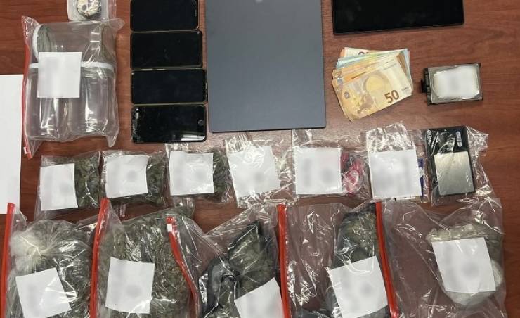 &Delta;ύ&omicron; &alpha;&delta;έ&lambda;&phi;&iota;&alpha; &sigma;&upsilon;&nu;&epsilon;&lambda;ή&phi;&theta;&eta;&sigma;&alpha;&nu; &alpha;&pi;ό &alpha;&sigma;&tau;&upsilon;&nu;&omicron;&mu;&iota;&kappa;&omicron;ύ&sigmaf; &tau;&eta;&sigmaf; &Alpha;&lambda;&epsilon;&xi;ά&nu;&delta;&rho;&epsilon;&iota;&alpha;&sigmaf; &mu;&epsilon; 1,5 &kappa;&iota;&lambda;ό &kappa;ά&nu;&nu;&alpha;&beta;&eta;&sigmaf; &ndash; &Omicron; έ&nu;&alpha;&sigmaf; &alpha;&nu;ή&lambda;&iota;&kappa;&omicron;&sigmaf;