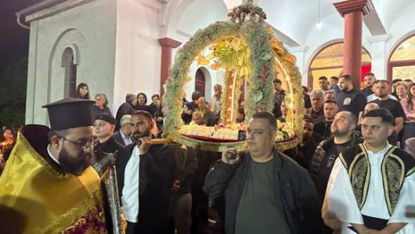Ι.Ν. Αγίου Αλεξάνδρου Αλεξάνδρειας: Με ευλάβεια και συγκίνηση η περιφορά του Επιταφίου