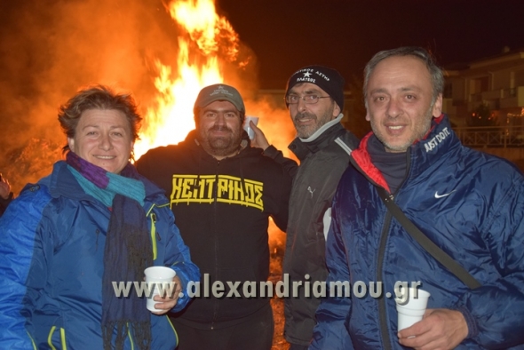 Άναμμα Φανού από τους ¨ΚΟΜΝΗΝΟΥΣ¨ στο Πλατύ (Φώτο)