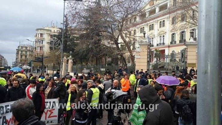 Συμβασιούχοι: Ποιοι πληρώνονται και ποιοι μένουν εκτός μισθοδοσίας (λίστα)