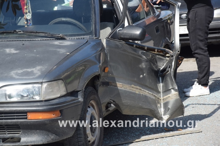 Τροχαίο ατύχημα από αιφνίδιο άνοιγμα πόρτας από οδηγό αυτοκινήτου στην Αλεξάνδρεια