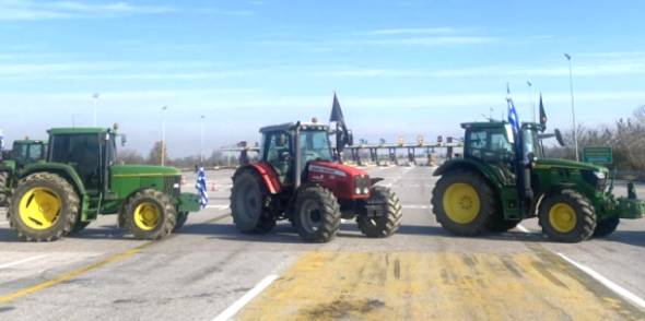 &Sigma;&kappa;&lambda;&eta;&rho;&alpha;ί&nu;&omicron;&upsilon;&nu; &tau;&eta; &sigma;&tau;ά&sigma;&eta; &tau;&omicron;&upsilon;&sigmaf; &omicron;&iota; &alpha;&gamma;&rho;ό&tau;&epsilon;&sigmaf;: &Kappa;&lambda;&epsilon;ί&nu;&epsilon;&iota; &tau;&omicron; &rho;&epsilon;ύ&mu;&alpha; &pi;&rho;&omicron;&sigmaf; &Alpha;&theta;ή&nu;&alpha; &sigma;&tau;&alpha; &Mu;ά&lambda;&gamma;&alpha;&rho;&alpha; &epsilon;&pi;&rsquo; &alpha;ό&rho;&iota;&sigma;&tau;&omicron;&nu;