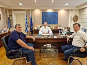 Συνάντηση Δημάρχου Νάουσας Νικόλα Καρανικόλα με τον Υφυπουργό Οικονομικών, Απόστολο Βεσυρόπουλο