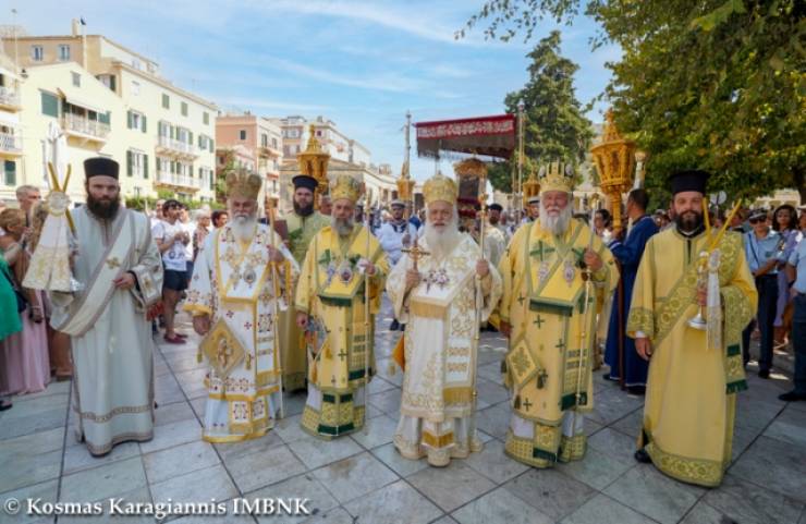 Μεγαλοπρεπής Λιτανεία του Ιερού Σκηνώματος του Αγίου Σπυρίδωνος στην Κέρκυρα