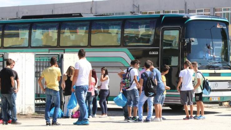 Καταργούνται οι σχολικές εκδρομές μαθητών στο εξωτερικό