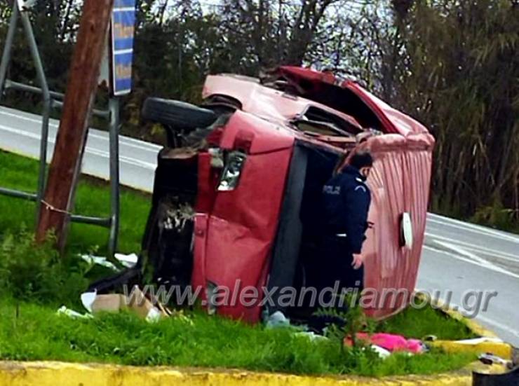 Σφοδρή σύγκρουση οχημάτων στη διασταύρωση για Πλατύ