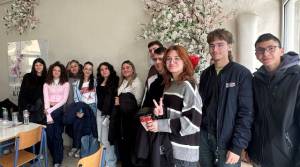 &Eta; &Gamma;΄ &Lambda;&upsilon;&kappa;&epsilon;ί&omicron;&upsilon; &Mu;&epsilon;&lambda;ί&kappa;&eta;&sigmaf; &delta;&epsilon;ί&chi;&nu;&epsilon;&iota; &tau;&omicron;&nu; &delta;&rho;ό&mu;&omicron;: &Epsilon;&theta;&epsilon;&lambda;&omicron;&nu;&tau;&iota;&kappa;ή &alpha;&iota;&mu;&omicron;&delta;&omicron;&sigma;ί&alpha; &kappa;&alpha;&iota; &mu;ή&nu;&upsilon;&mu;&alpha; &zeta;&omega;ή&sigmaf;!