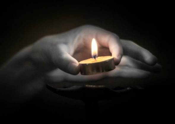 &Theta;&rho;ή&nu;&omicron;&sigmaf;: &Beta;&rho;έ&theta;&eta;&kappa;&epsilon; &nu;&epsilon;&kappa;&rho;ό&sigmaf; &omicron; &Beta;&alpha;&gamma;&gamma;έ&lambda;&eta;&sigmaf; &Mu;&pi;&rho;ά&beta;&omicron;&sigmaf;