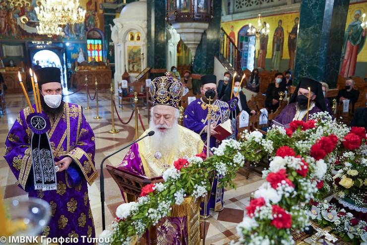 Ακολουθία του Επιταφίου στον Ιερό Ναό του Οσίου Αντωνίου Πολιούχου Βεροίας (ΦΩΤΟ)