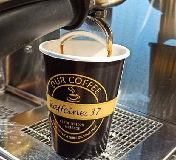 &Kappa;afeine_37 : &Eta; &mu;&omicron;&nu;&alpha;&delta;&iota;&kappa;ή &gamma;&epsilon;ύ&sigma;&eta; &tau;&omicron;&upsilon; cafe Jacobs &mu;&epsilon; έ&nu;&alpha; &tau;&eta;&lambda;&epsilon;&phi;ώ&nu;&eta;&mu;&alpha; &sigma;&tau;&eta;&nu; &pi;ό&rho;&tau;&alpha; &sigma;&alpha;&sigmaf;