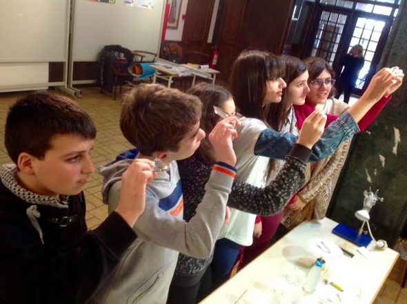 &Sigma;&upsilon;&mu;&mu;&epsilon;&tau;&omicron;&chi;ή &tau;&eta;&sigmaf; &Omicron;&mu;ά&delta;&alpha;&sigmaf; &Pi;&epsilon;&iota;&rho;&alpha;&mu;ά&tau;&omega;&nu; &tau;&omicron;&upsilon; 1&omicron;&upsilon; &Gamma;&upsilon;&mu;&nu;&alpha;&sigma;ί&omicron;&upsilon; &Alpha;&lambda;&epsilon;&xi;ά&nu;&delta;&rho;&epsilon;&iota;&alpha;&sigmaf; &sigma;&tau;&omicron; &Mu;&alpha;&theta;&eta;&tau;&iota;&kappa;ό &Phi;&epsilon;&sigma;&tau;&iota;&beta;ά&lambda; &Phi;&omega;&tau;ό&sigmaf;